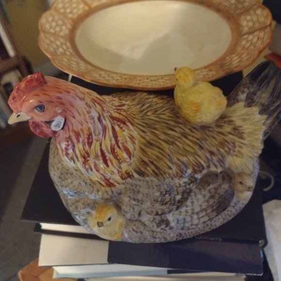 Dresden, Carl Thieme Porcelain Unique Egg-Warmer Hen and Chicks - Picture 2 of 3